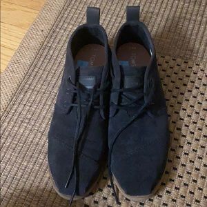 Tom’s lace up shoe